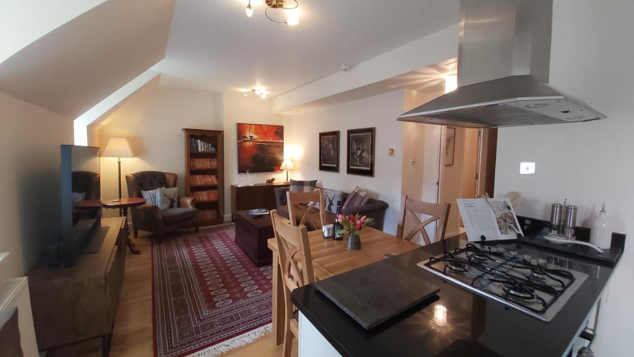 פורט אוגוסטוס Loch Ness Moat House Apartments מראה חיצוני תמונה